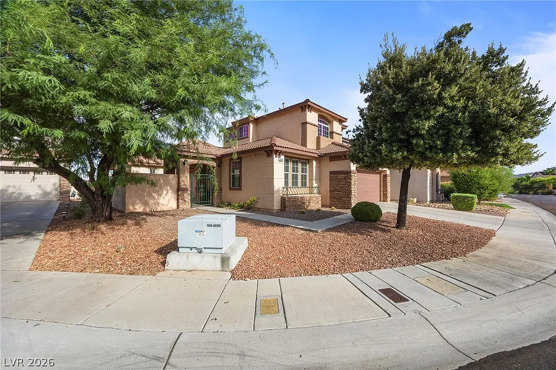 5 bed, 3.0 bath, 2451 sqft, $2,650 — Photo 3