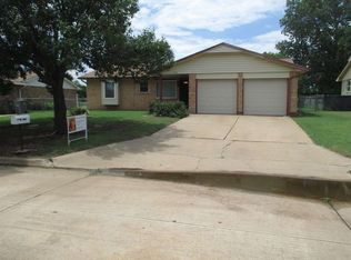 1315 SE Clover Ln, Lawton, OK 73501