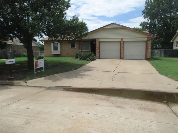 1315 SE Clover Ln, Lawton, OK 73501