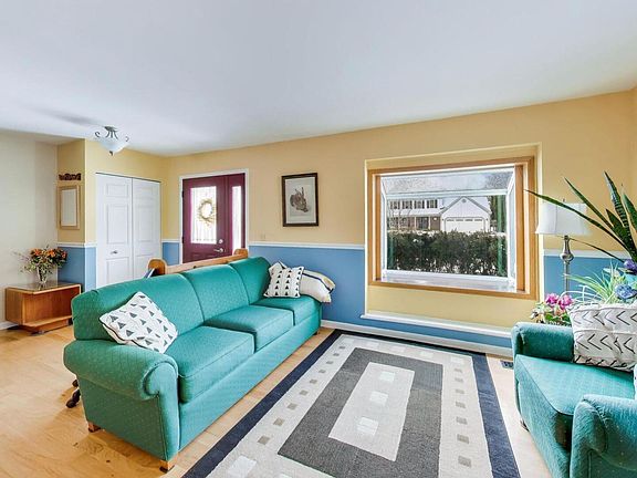 4th image of 210 Foxmoor Rd