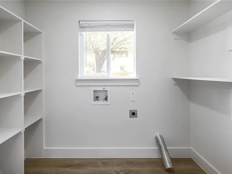511 E 50th St #A — Photo 22