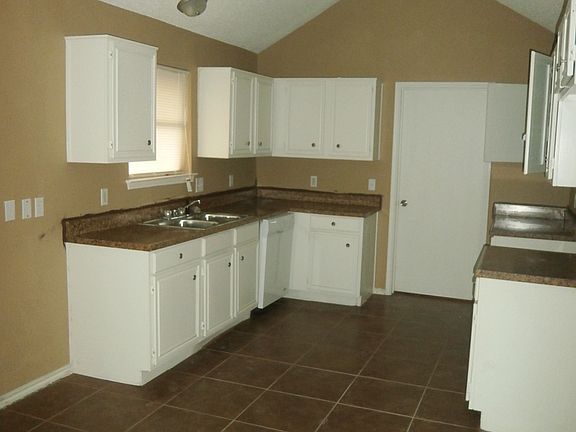 4th image of 637 Ozark Ave