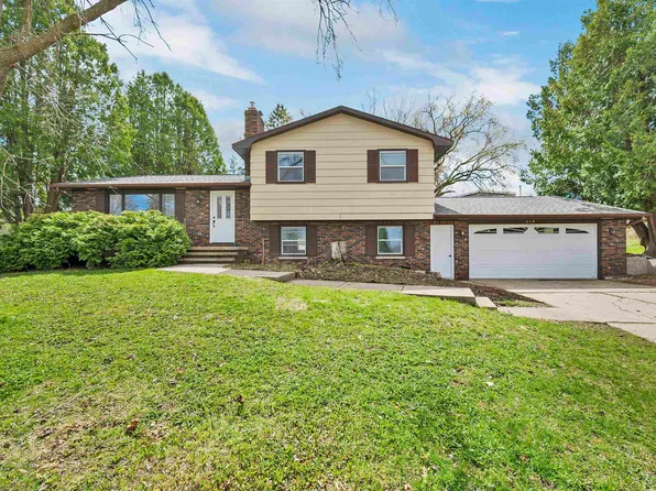 418 Abe Ct, Seymour, WI 54165