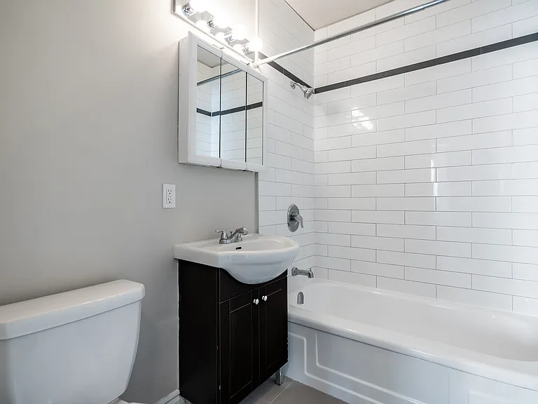 200 Bronson Ave — Photo 48
