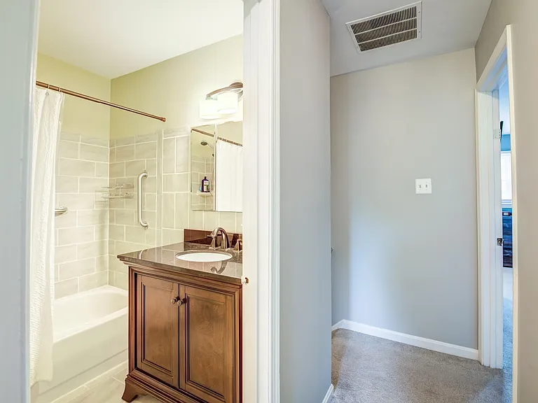 7112 Lake Cove Dr — Photo 41
