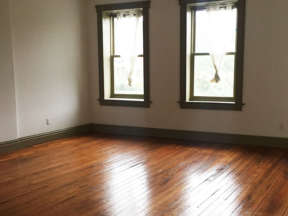 1st image of 3006 S Jefferson Ave #2nd