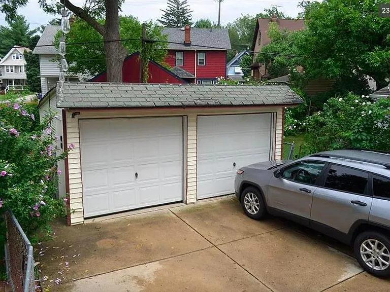 1469 Winton Ave — Photo 5