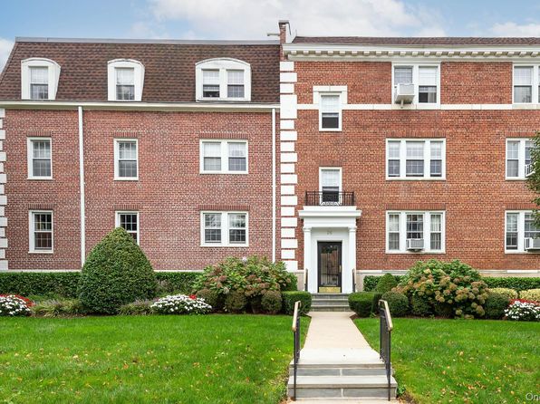 26 Hamilton Place #A2, Garden City, NY 11530