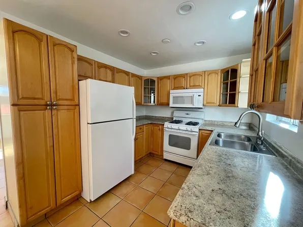 73555 Shadow Mountain Dr APT 4, Palm Desert, CA 92260