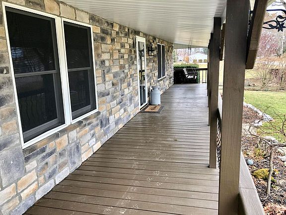 3rd image of 5163 Bateson Dr NE