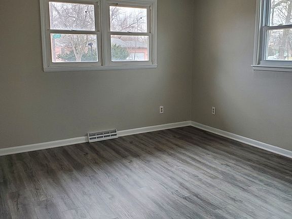 2nd image of 4811 Maryland Pl