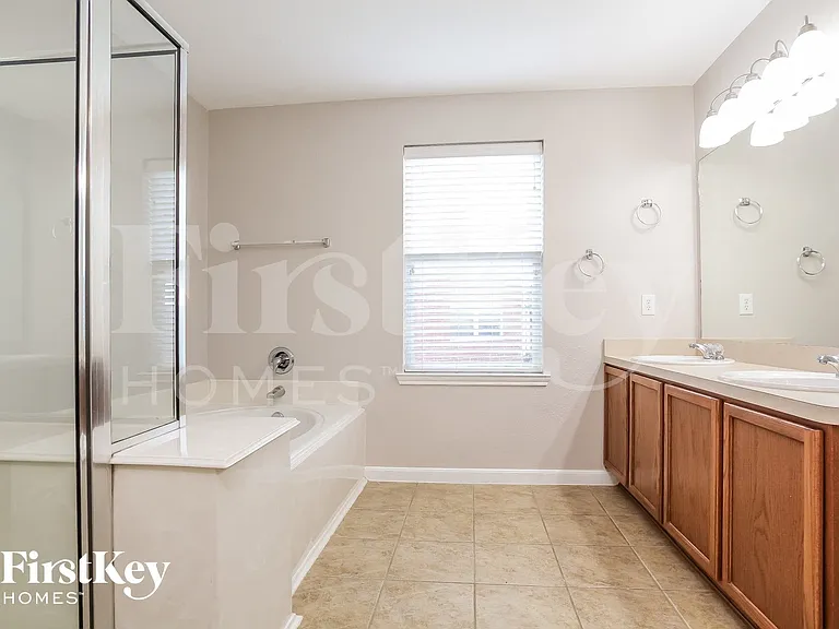 4750 Markham Woods Ct — Photo 10