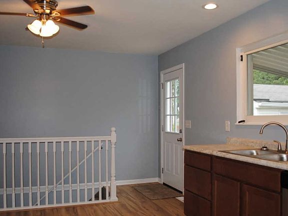 5th image of 449 Bornholm Pl