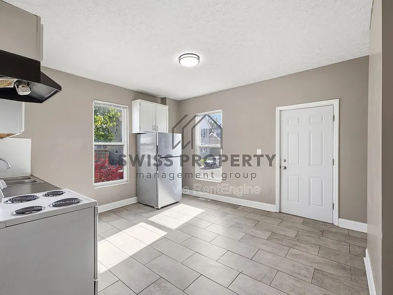 391 Saint Clair Ave — Photo 18