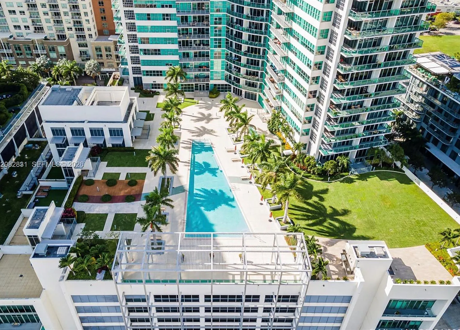 Four Midtown Miami Condo — Photo 2