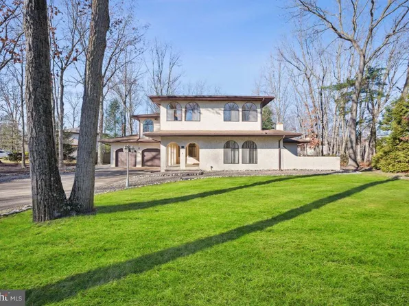 2 Mosswood Dr, Voorhees, NJ 08043