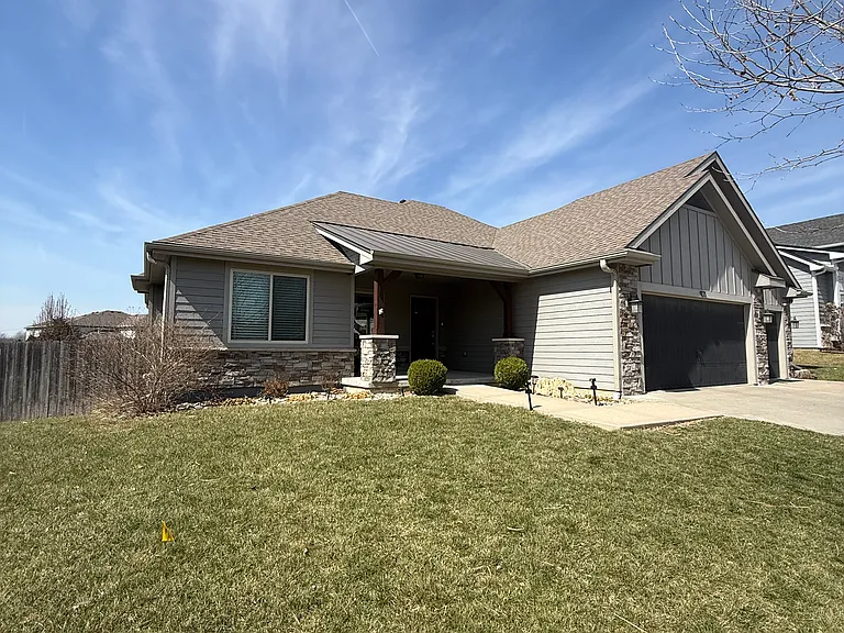 921 Silver Rain Rd — Photo 3