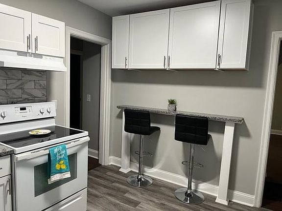 4th image of 3904 Grand Ave