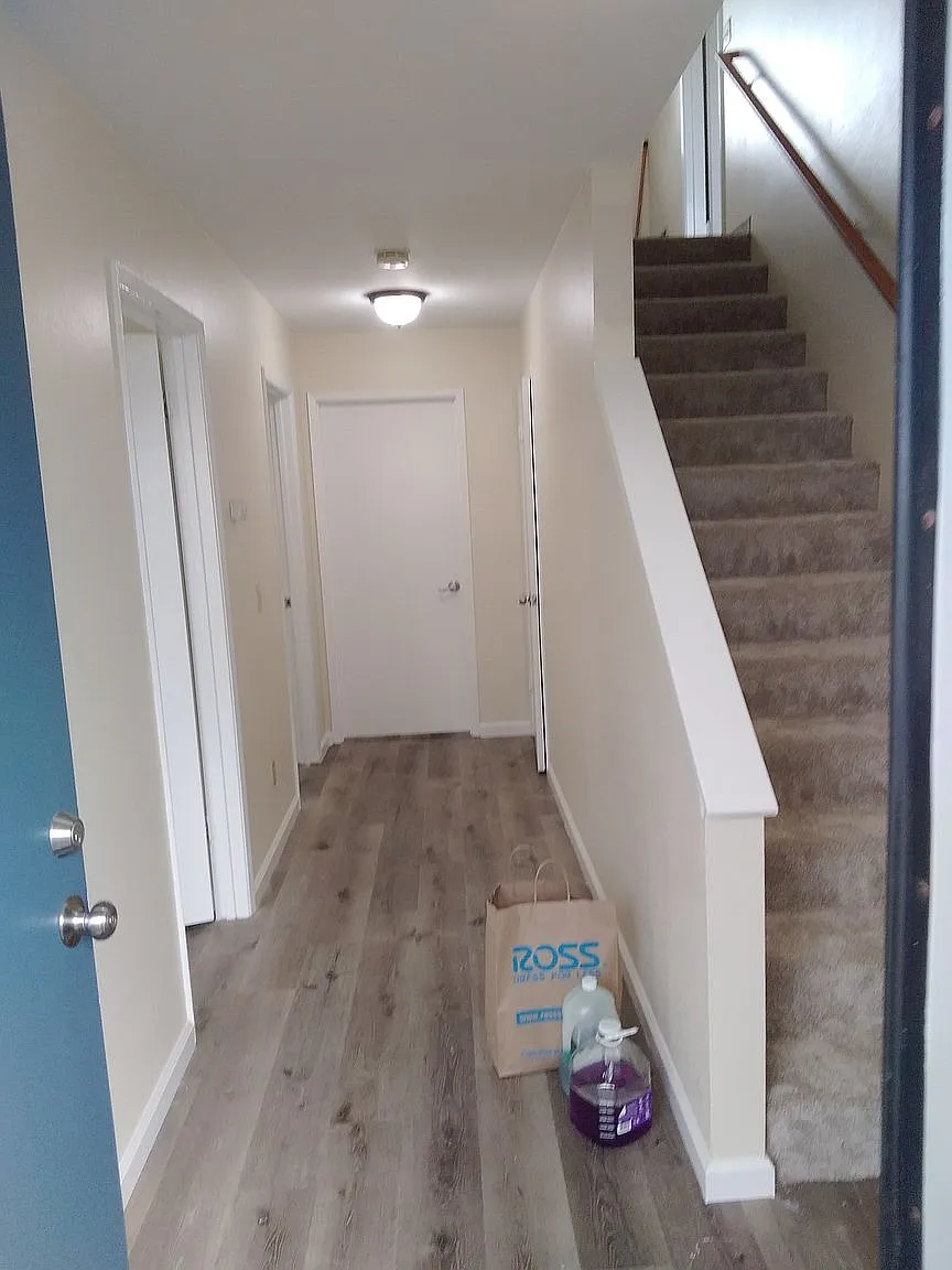 3 bed, 1150 sqft, $3,000 — Photo 2