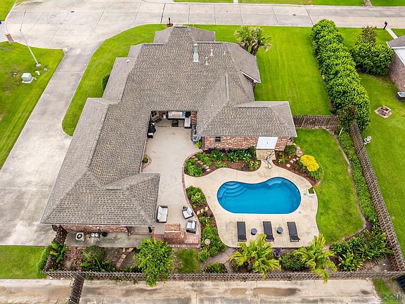 4th image of 212 Webre Dr