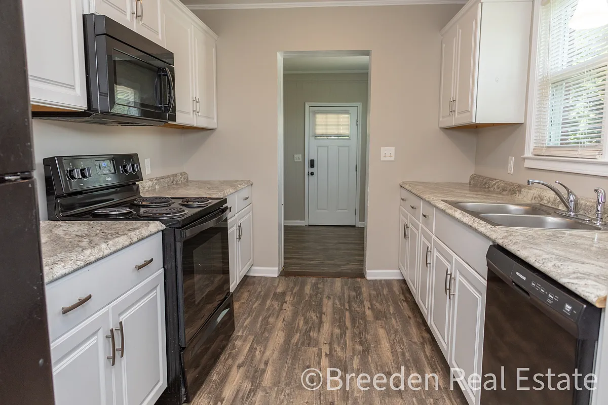 030-02: 1096 Elm Circle - 1 — Photo 2
