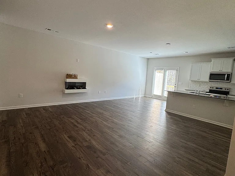 567 Stoneybrook Dr — Photo 5