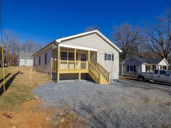 1020 D St, Waynesboro, VA 22980