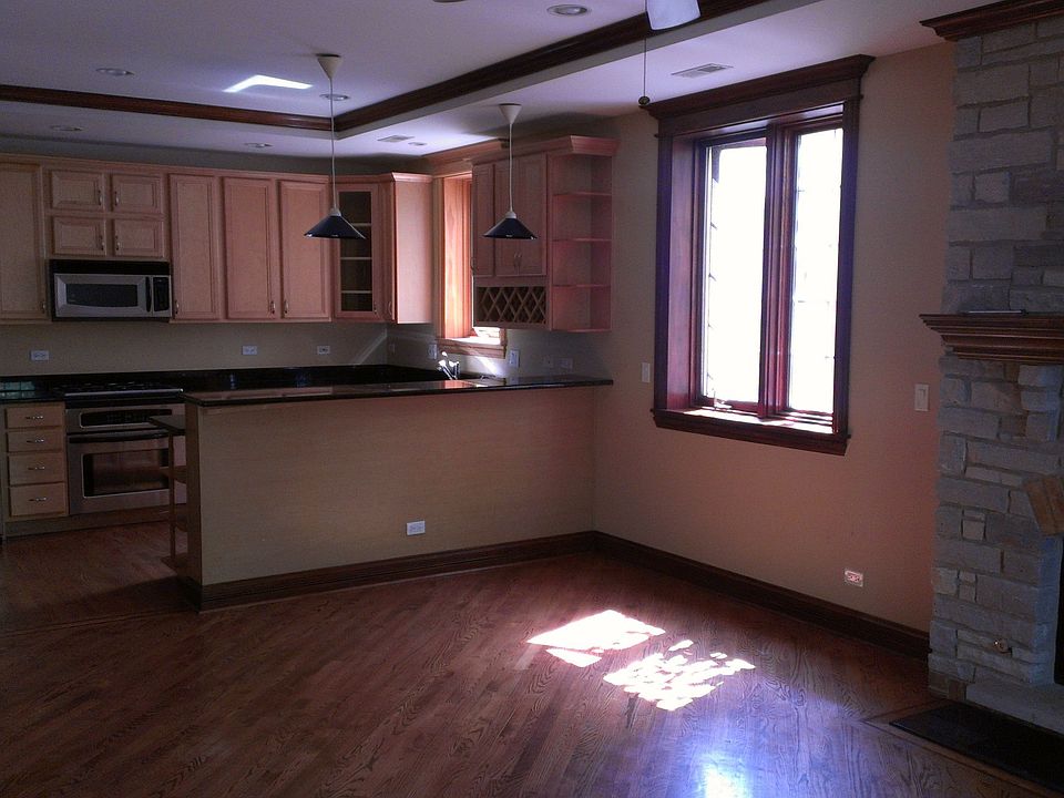 1st image of 2049 W Morse Ave #2