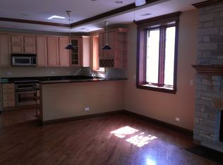 2049 W Morse Ave #2, Chicago, IL 60645