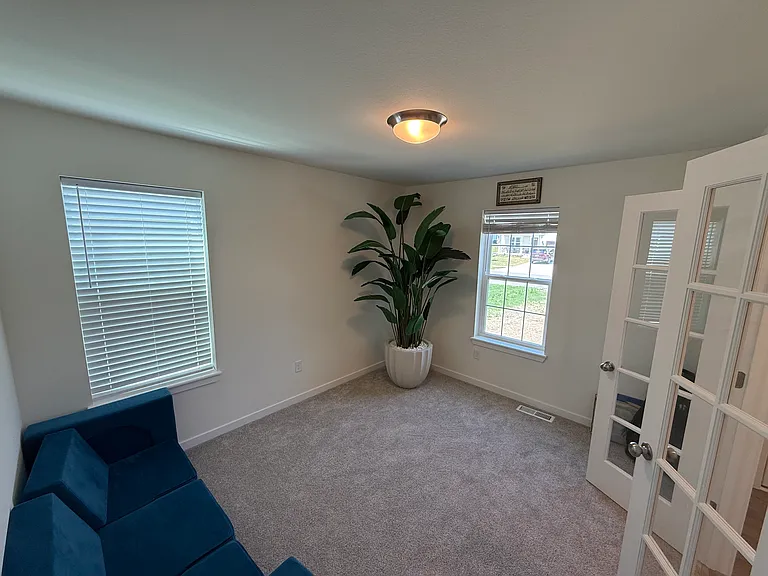 666 E Bluff Cir — Photo 9