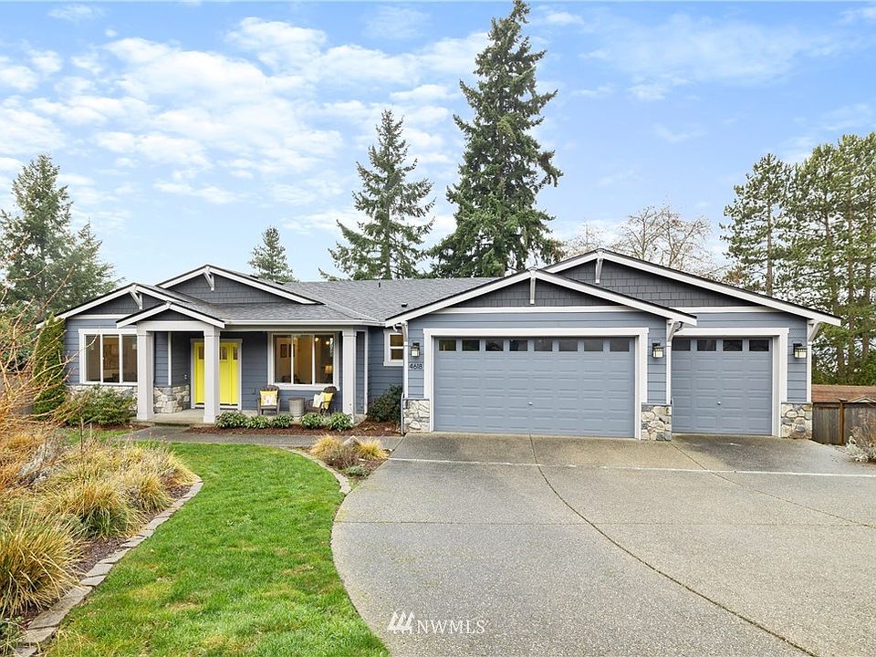 Desirable daylight rambler, Select Homes resale now to market. 