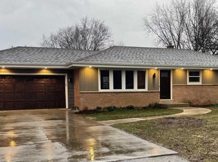 18560 W Evergreen Pl, New Berlin, WI 53146
