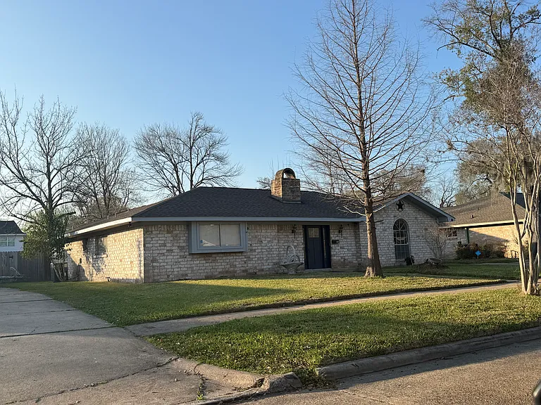 330 Ballantrae Ln — Photo 2