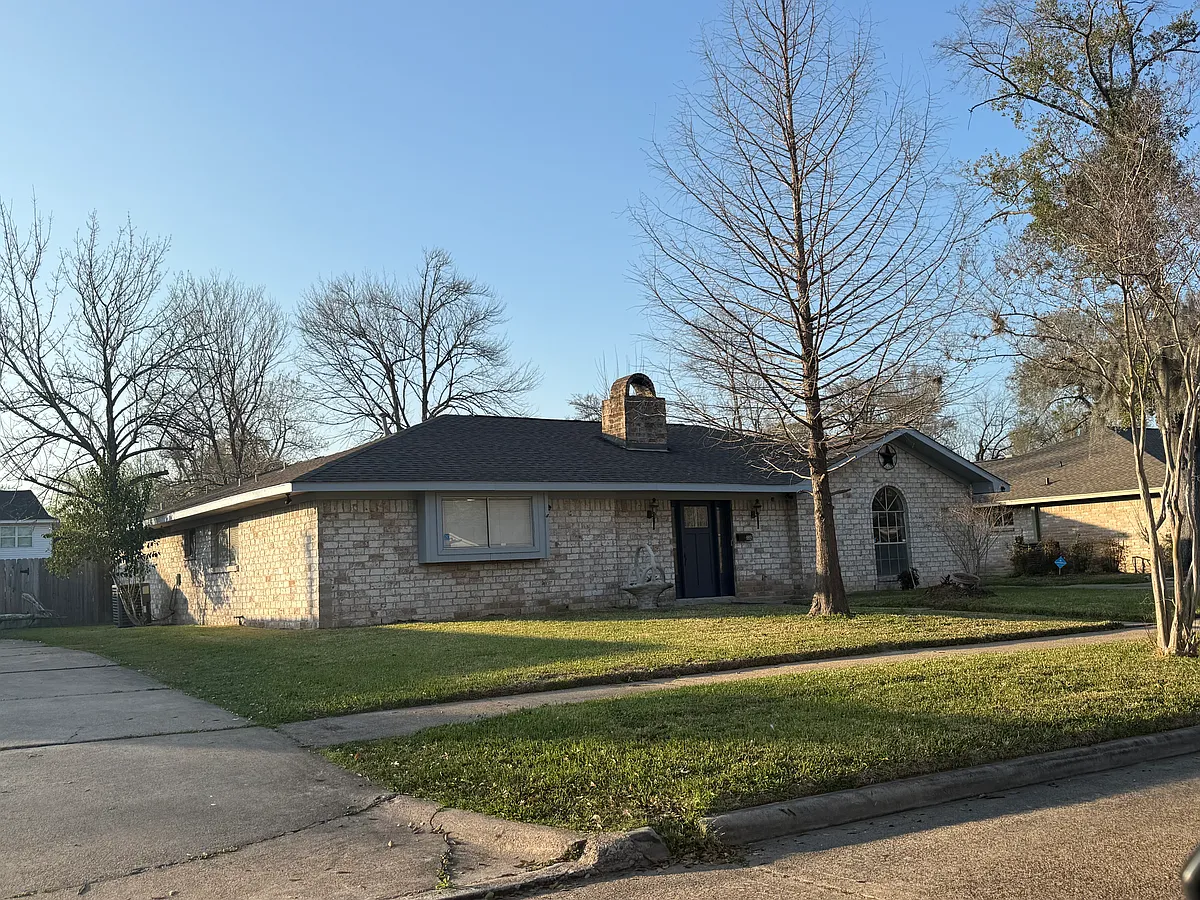 Building Photo - 330 Ballantrae Ln