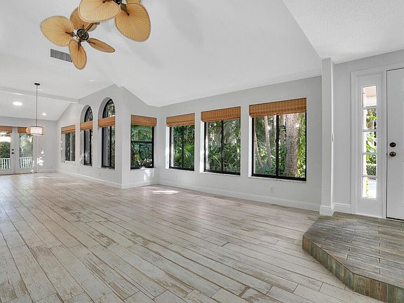 5th image of 454 Coral Cove Drive
