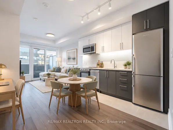 2525 Bathurst St, Toronto, ON