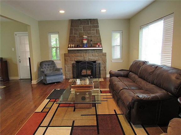 4th image of 549 Charles Ave
