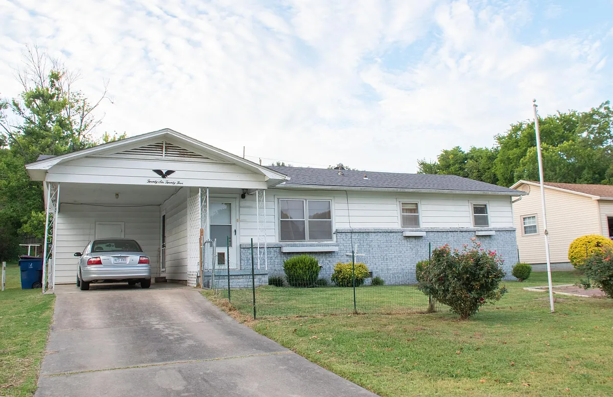 Building Photo - 2625 Memphis St