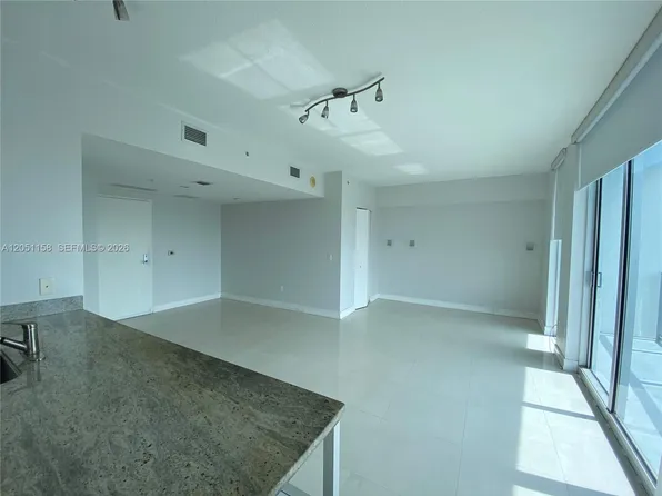 185 SW 7th St, Miami, FL