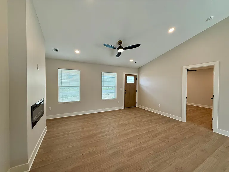 765 N Kansas Ct — Photo 4