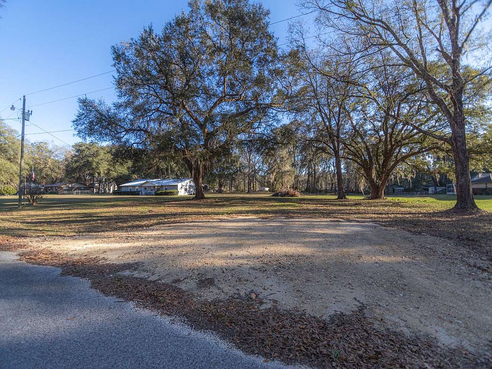2nd image of 360 SE Deerwood Gln