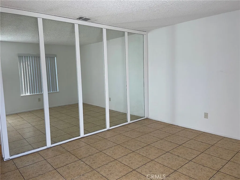 3 bed, 1180 sqft, $2,400 — Photo 4