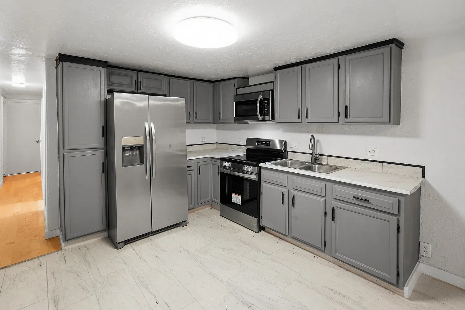 3 bed, 672 sqft, $1,250 — Photo 1