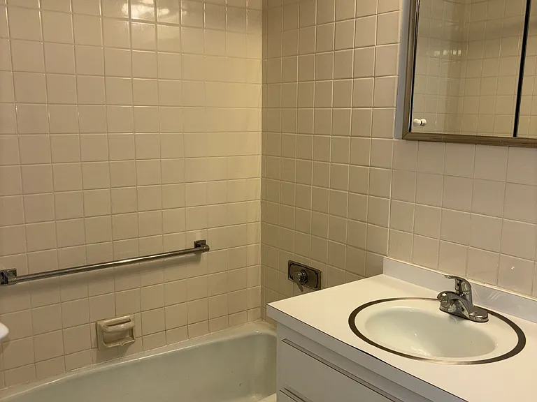 164 Union St #2E — Photo 22