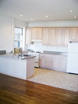 Rented by City Connections Realty | media 16