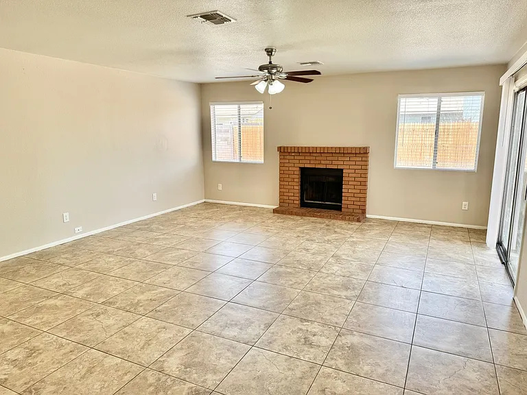 8544 W Lawrence Ln — Photo 6