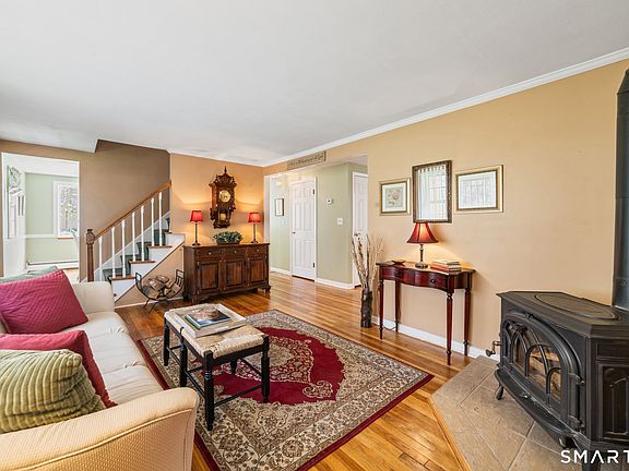 3rd image of 34 Lynn Drive