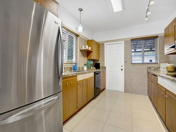 3rd image of 2055 NE 140th St Unit A