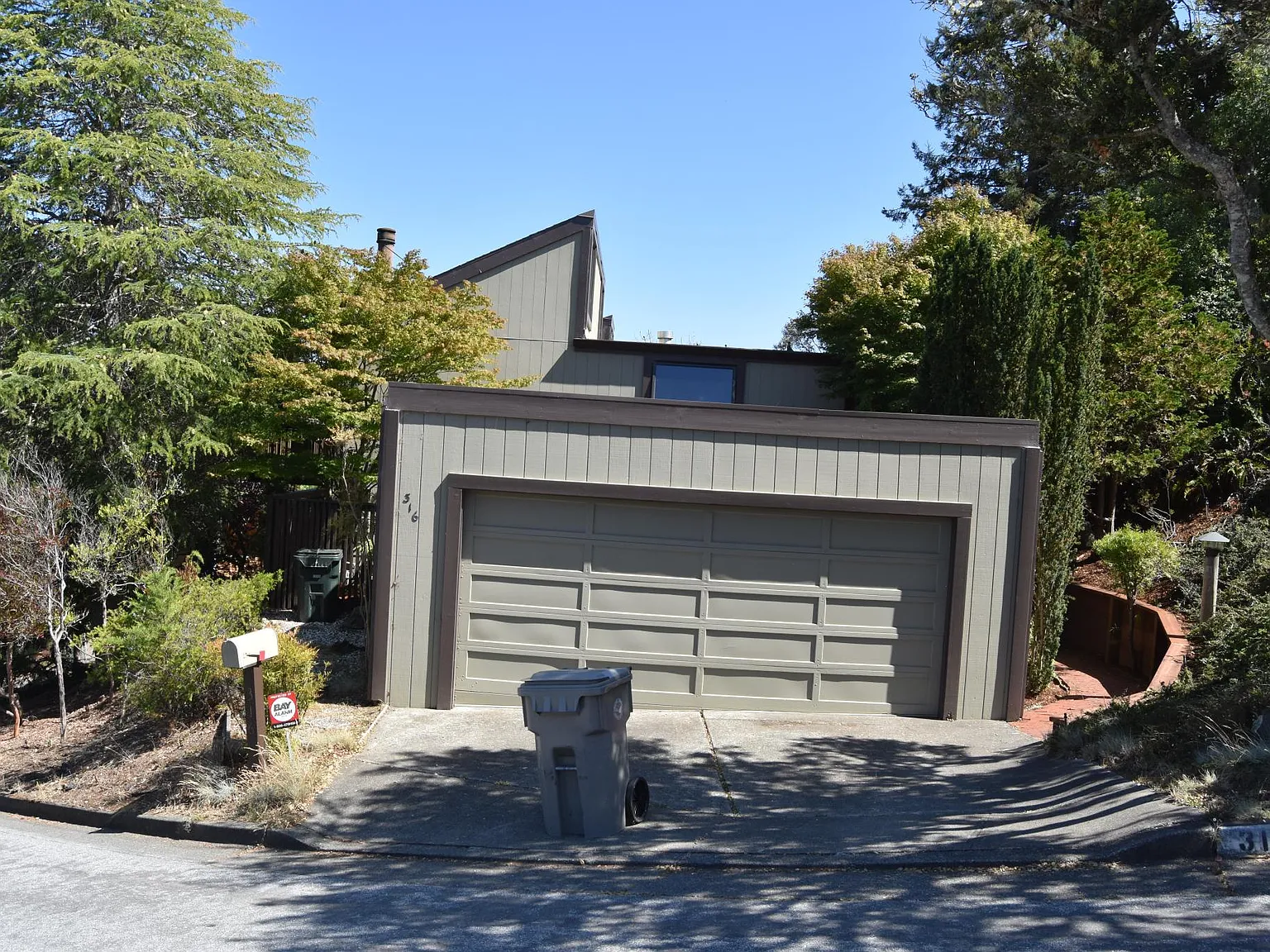 3 bed, 1642 sqft, $6,600 — Photo 3