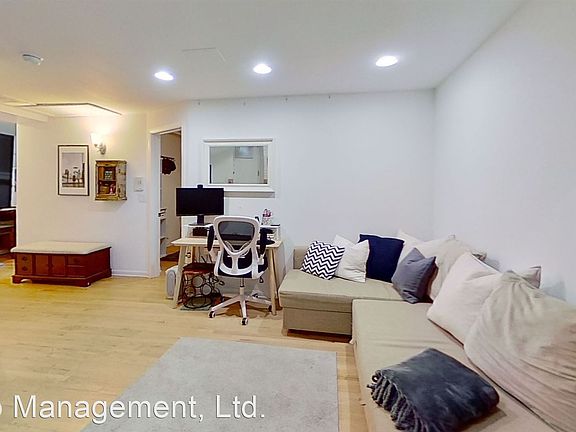 2nd image of 4608 N Hermitage Ave #4612